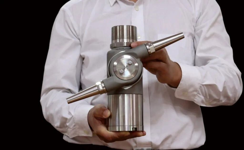 Tank cleaning nozzle